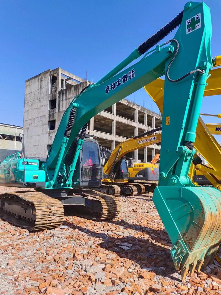 2020 Kobelco SK200D crawler excavator, side profile view 2020 Kobelco SK200D crawler excavator, side profile view