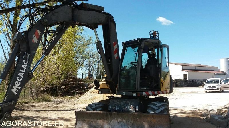2006 Mecalac 714 MW wheel excavator, front view 2006 Mecalac 714 MW wheel excavator, front view