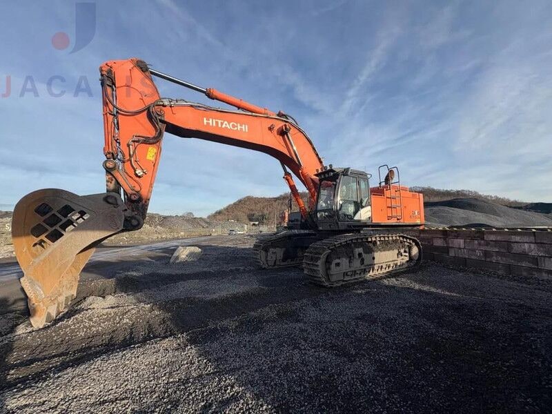 2014 Hitachi ZX670 crawler excavator, side profile view