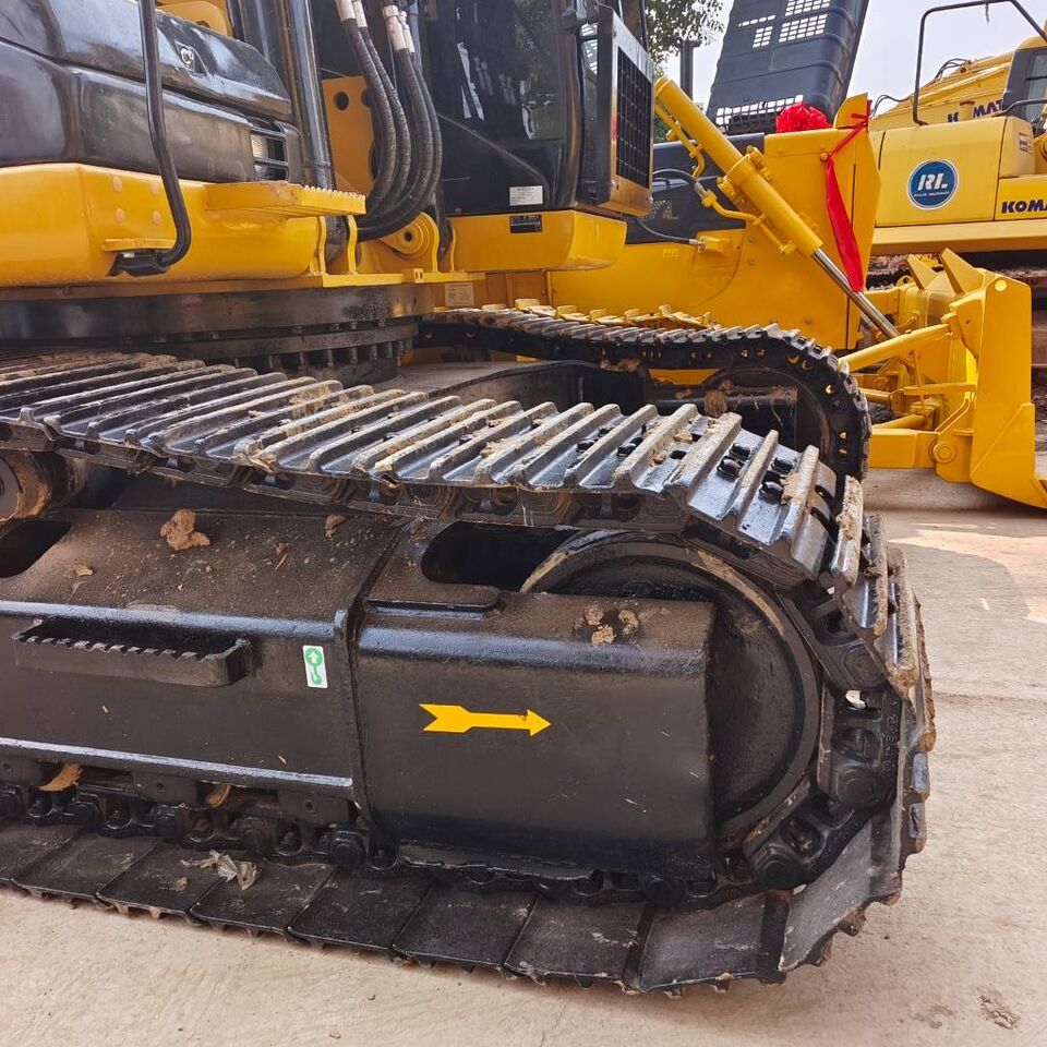 2024 Caterpillar 330DL crawler excavator undercarriage view 2024 Caterpillar 330DL crawler excavator undercarriage view