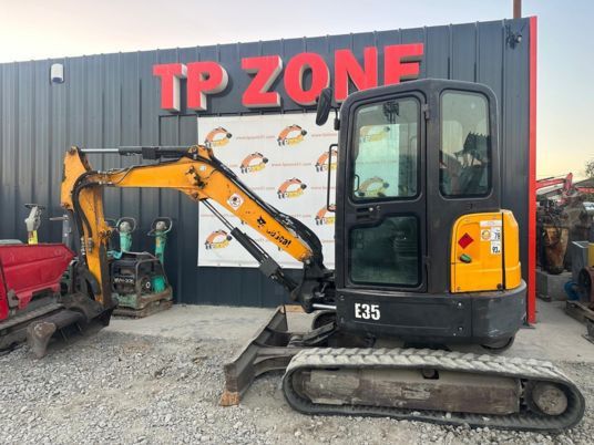 2016 Bobcat E35 mini excavator, side view 2016 Bobcat E35 mini excavator, side view