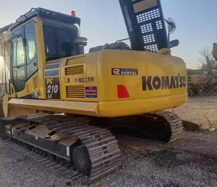 2020 Komatsu PC210LC crawler excavator rear three-quarter view 2020 Komatsu PC210LC crawler excavator rear three-quarter view