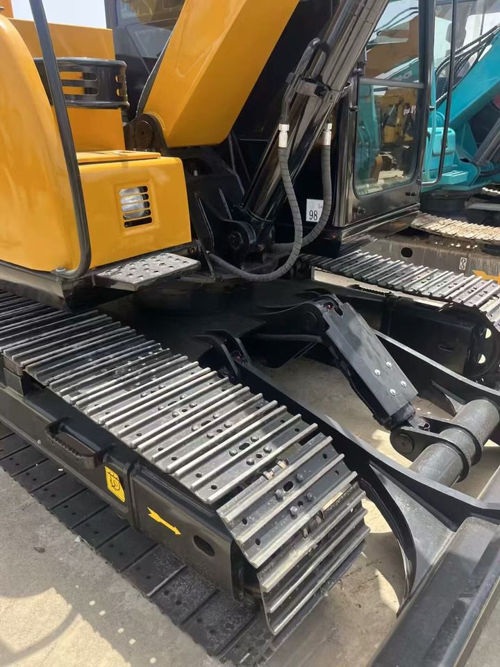 2022 Caterpillar 323D2L crawler excavator side view 2022 Caterpillar 323D2L crawler excavator side view