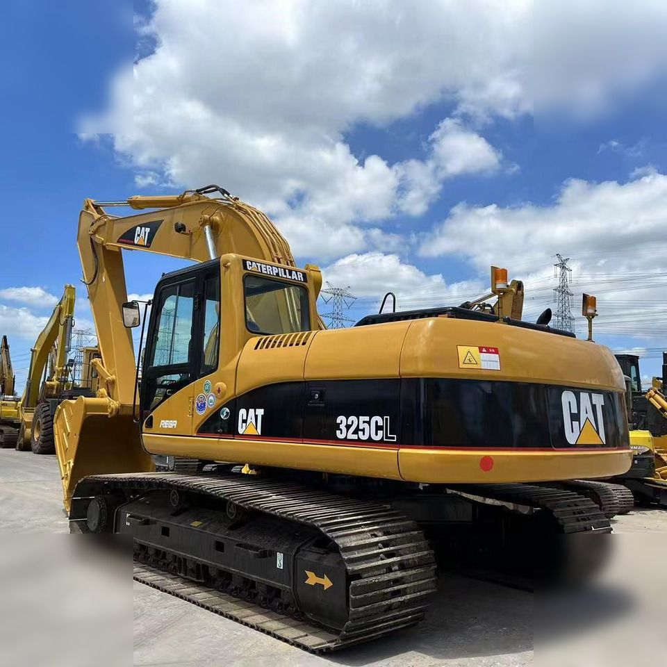 2018 Caterpillar 325CL crawler excavator, rear three-quarter view 2018 Caterpillar 325CL crawler excavator, rear three-quarter view