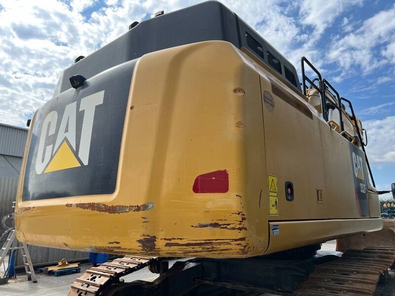 2017 Caterpillar 352F crawler excavator rear view 2017 Caterpillar 352F crawler excavator rear view