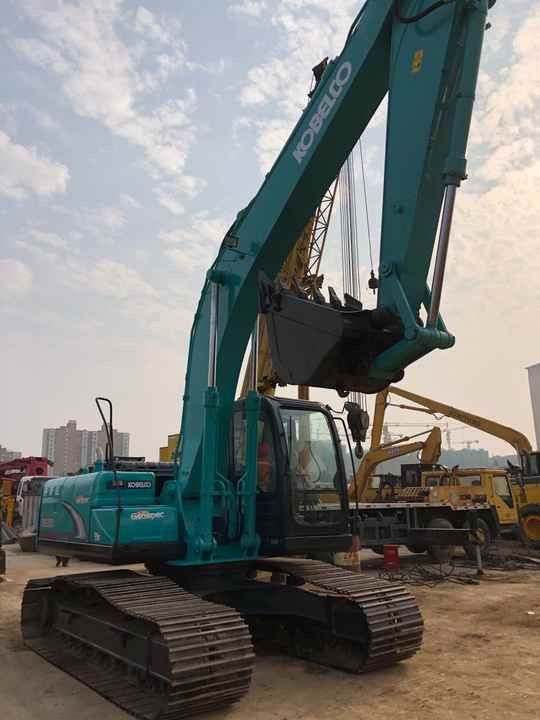 2009 Kobelco SK200-8 crawler excavator, side view 2009 Kobelco SK200-8 crawler excavator, side view