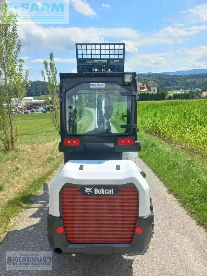2022 Bobcat L28E mini excavator rear view 2022 Bobcat L28E mini excavator rear view