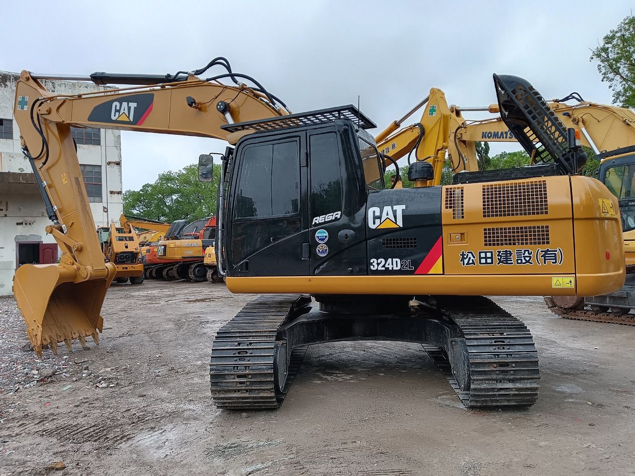 2024 Caterpillar 324D2L crawler excavator side view