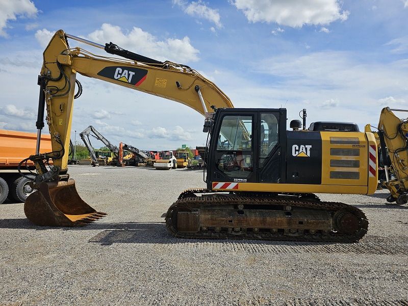 2015 Caterpillar 323EL crawler excavator, side profile view
