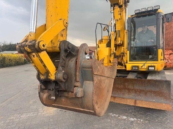 2015 Komatsu PC138US-10 crawler excavator front view with bucket 2015 Komatsu PC138US-10 crawler excavator front view with bucket