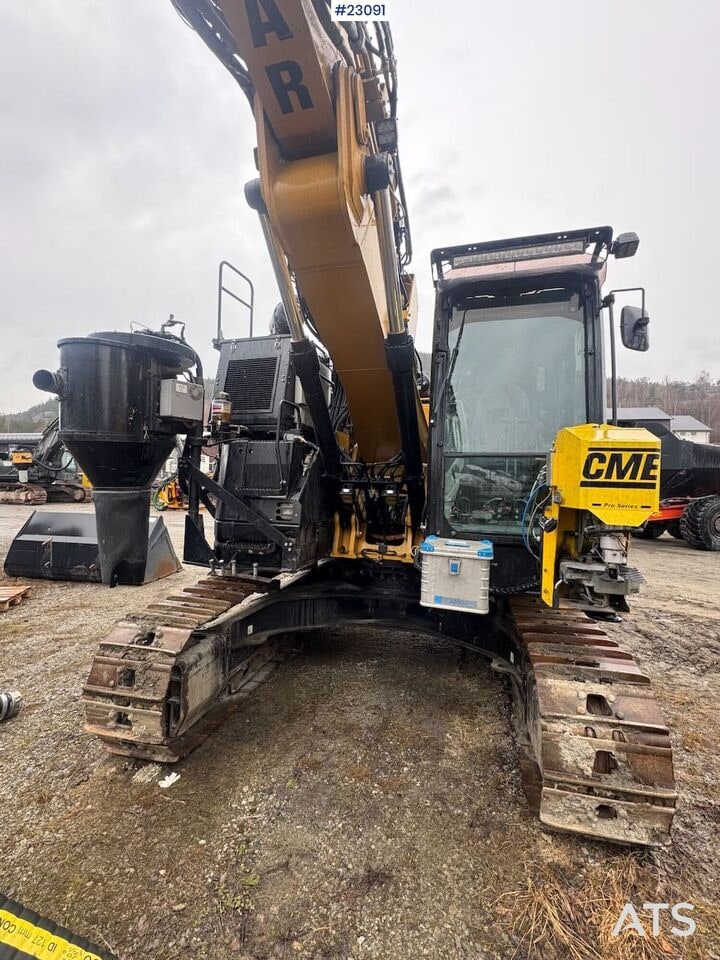 2017 Caterpillar 325FL crawler excavator front view with drilling attachment 2017 Caterpillar 325FL crawler excavator front view with drilling attachment