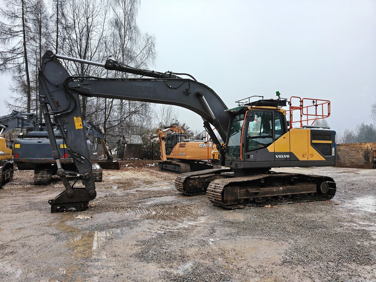2018 Volvo EC250EL crawler excavator, side view 2018 Volvo EC250EL crawler excavator, side view