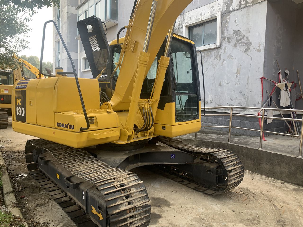 2016 Komatsu PC130-7 crawler excavator, side view 2016 Komatsu PC130-7 crawler excavator, side view