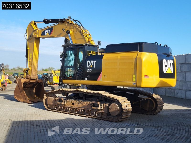 2017 Caterpillar 352F crawler excavator, side view 2017 Caterpillar 352F crawler excavator, side view