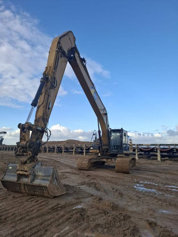 2013 Caterpillar 329E crawler excavator, front three-quarter view 2013 Caterpillar 329E crawler excavator, front three-quarter view
