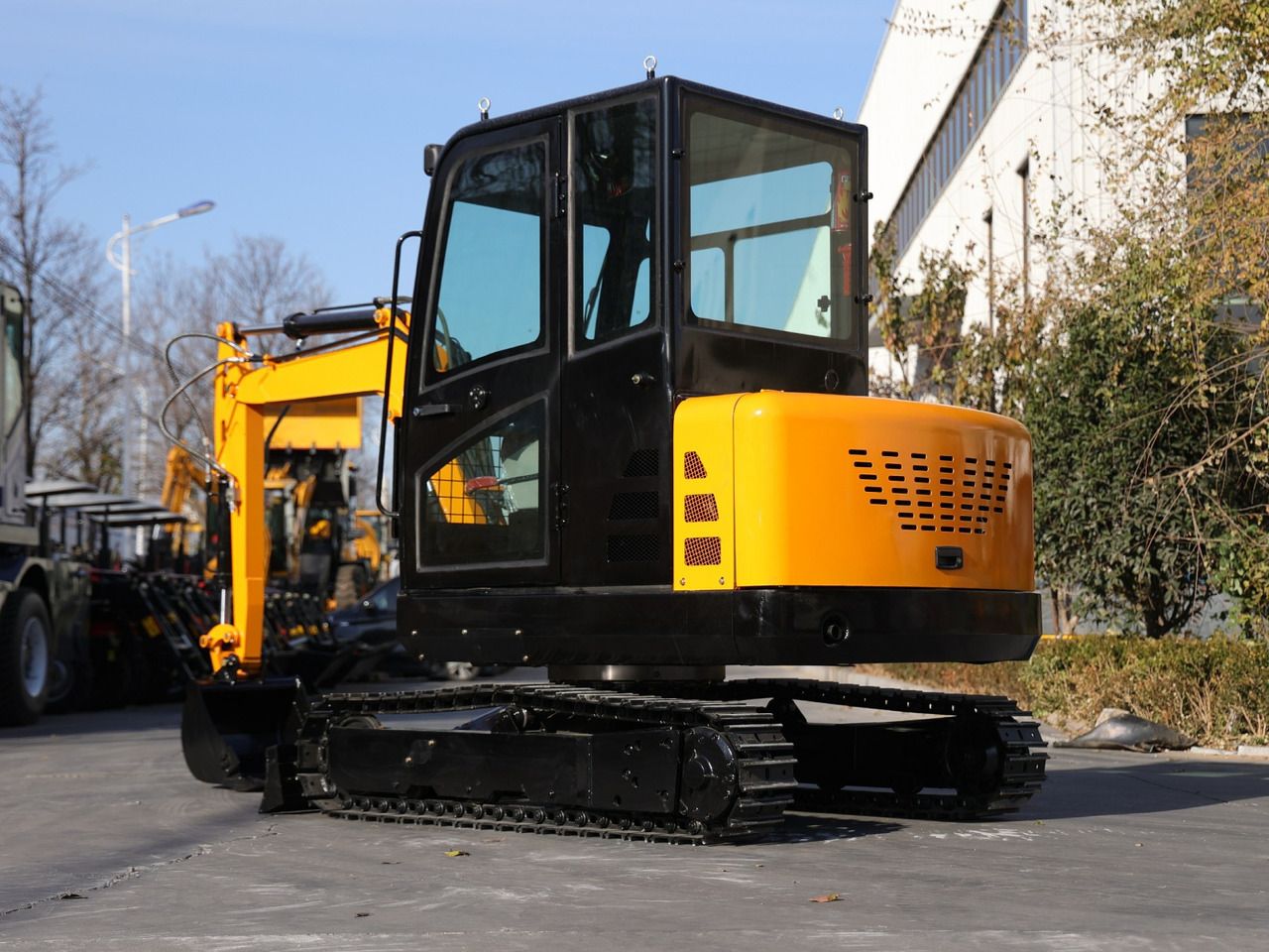 2025 Müller Machinery MB 35-VKSH mini excavator, rear three-quarter view 2025 Müller Machinery MB 35-VKSH mini excavator, rear three-quarter view
