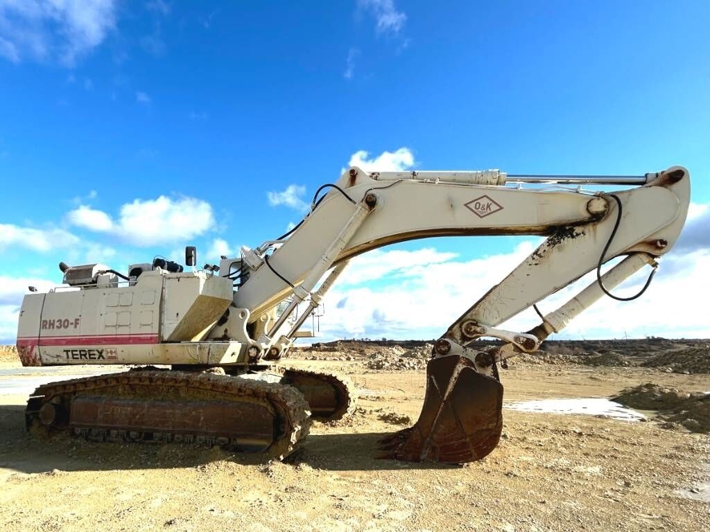 2004 O&K RH 30 F crawler excavator, side view