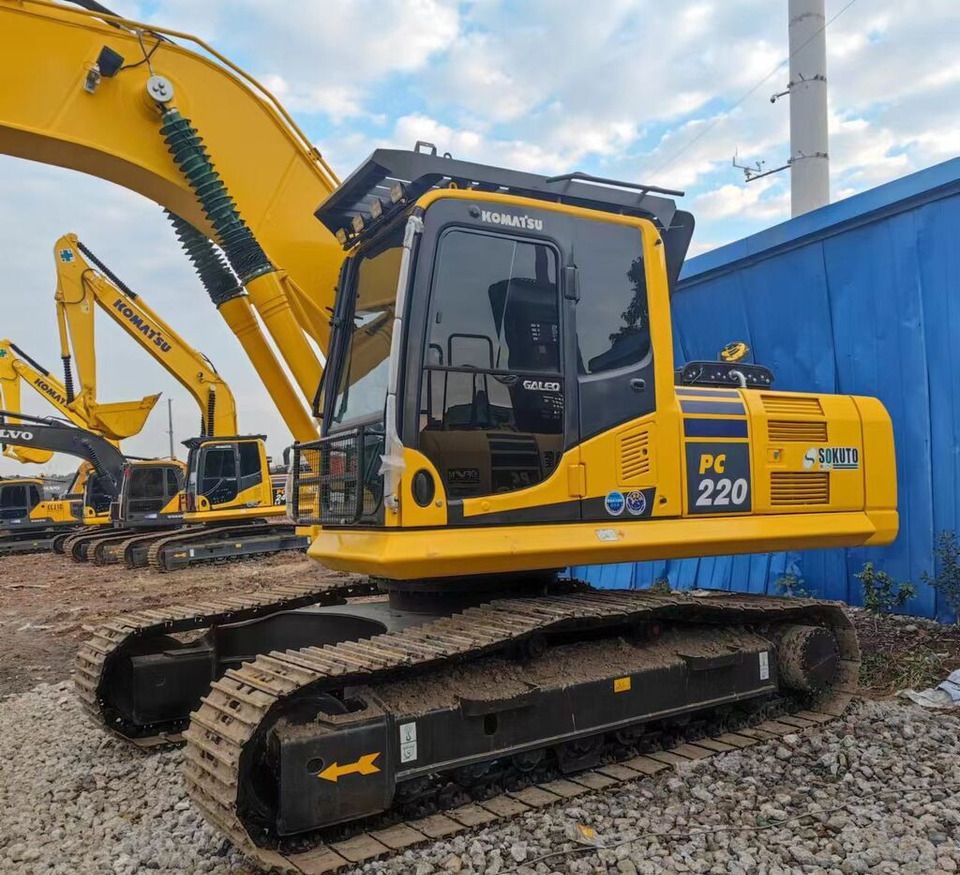 Komatsu PC220-8 escavatore cingolato, vista laterale Komatsu PC220-8 escavatore cingolato, vista laterale