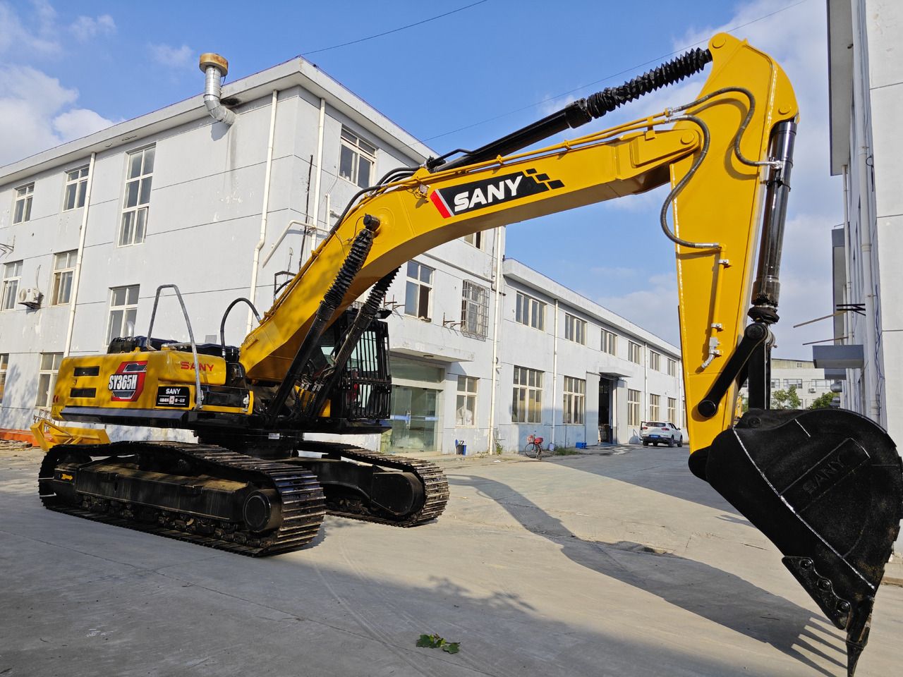 Sany SY365H crawler excavator, side profile view Sany SY365H crawler excavator, side profile view
