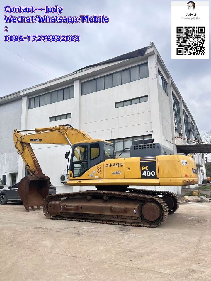 Komatsu PC400 crawler excavator side view