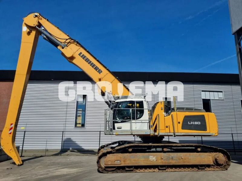 2013 Liebherr LH 60 C material handler, side view 2013 Liebherr LH 60 C material handler, side view