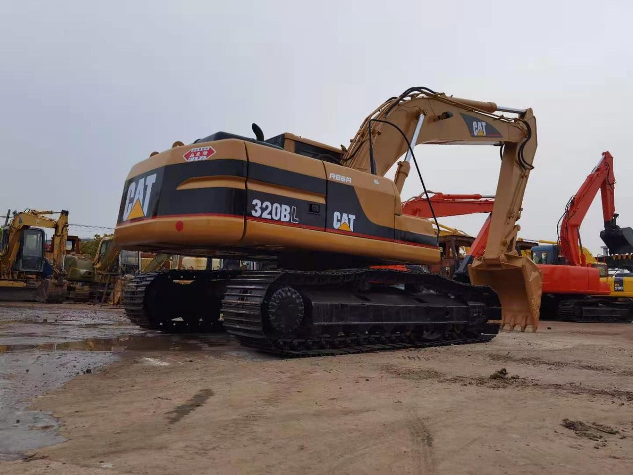 2020 Caterpillar 320BL crawler excavator, rear three-quarter view 2020 Caterpillar 320BL crawler excavator, rear three-quarter view
