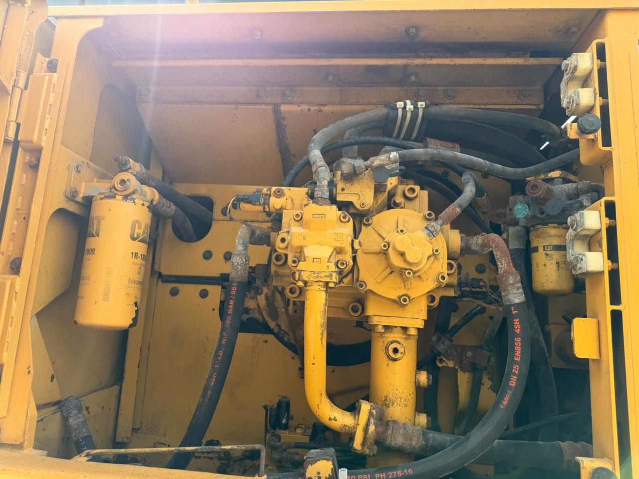 2011 Caterpillar 345D crawler excavator engine compartment view 2011 Caterpillar 345D crawler excavator engine compartment view