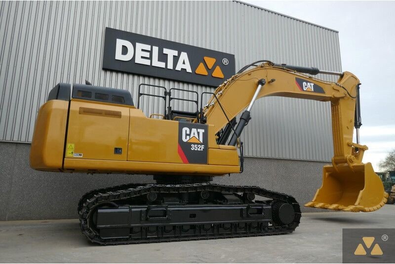 2020 Caterpillar 352F crawler excavator, side profile view