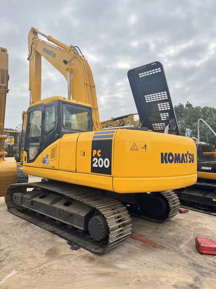 2018 Komatsu PC200-7 crawler excavator, rear three-quarter view 2018 Komatsu PC200-7 crawler excavator, rear three-quarter view