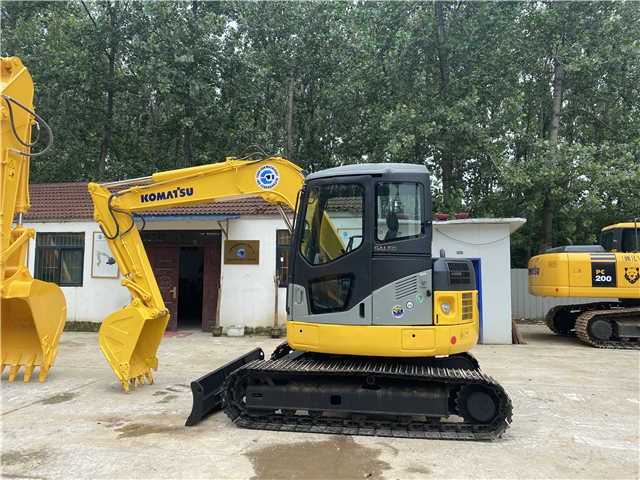 Escavadora de rastos Komatsu de 2013, vista lateral