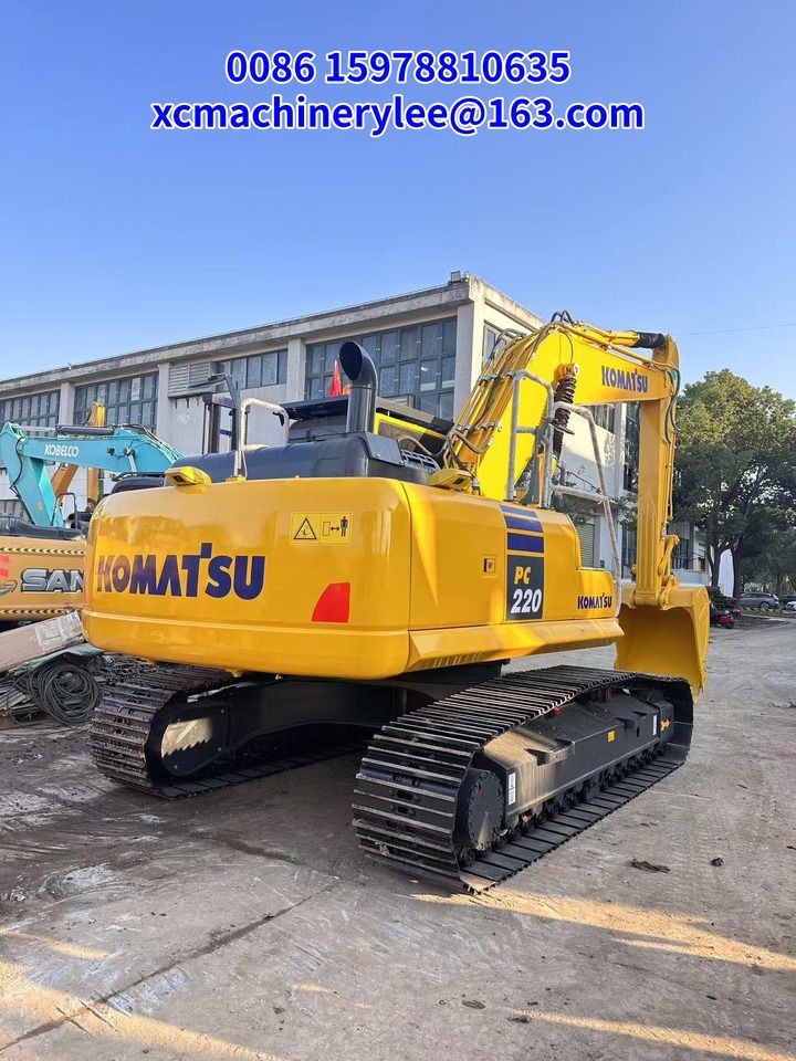 2023 Komatsu PC220 crawler excavator rear three-quarter view 2023 Komatsu PC220 crawler excavator rear three-quarter view