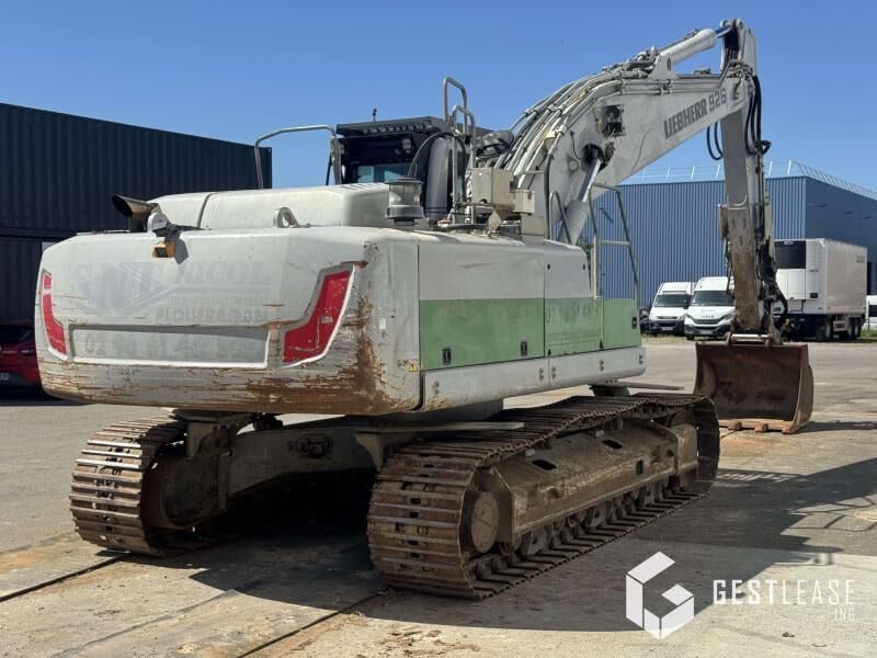 2018 Liebherr R926 LC crawler excavator, rear three-quarter view 2018 Liebherr R926 LC crawler excavator, rear three-quarter view