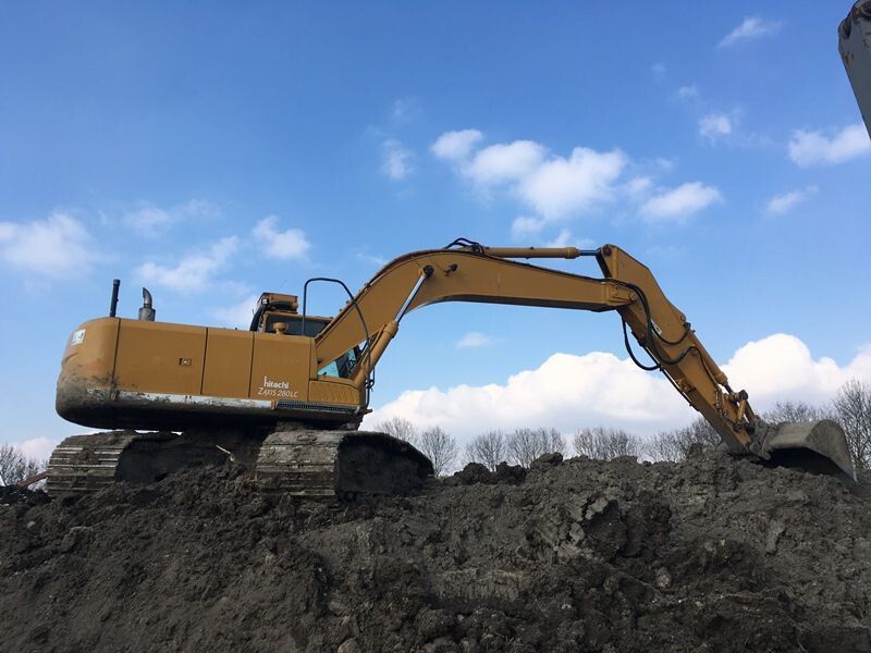 2008 Hitachi Zaxis 280LC crawler excavator, side view 2008 Hitachi Zaxis 280LC crawler excavator, side view