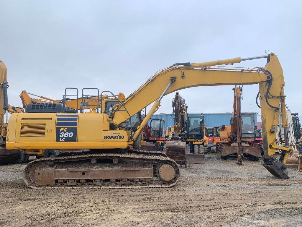 2015 Komatsu PC360LC-10 crawler excavator, side view 2015 Komatsu PC360LC-10 crawler excavator, side view