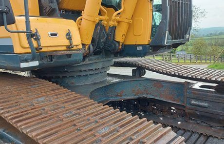 2013 Hyundai R380LC-9A crawler excavator side view 2013 Hyundai R380LC-9A crawler excavator side view