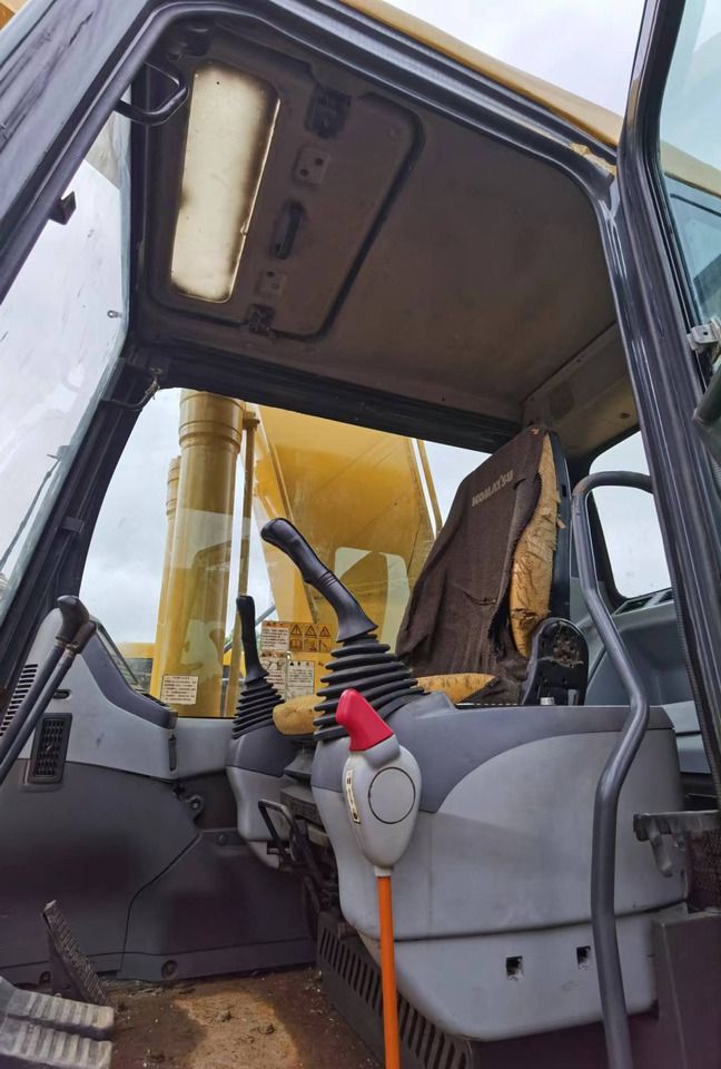 2019 Komatsu PC300-7 crawler excavator interior view 2019 Komatsu PC300-7 crawler excavator interior view