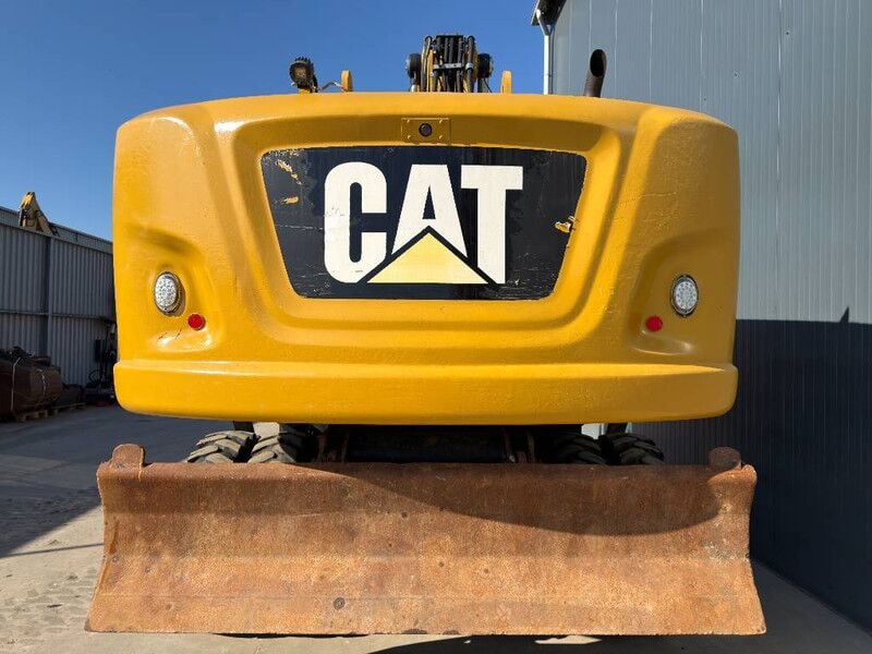 2014 Caterpillar M320F wheel excavator rear view 2014 Caterpillar M320F wheel excavator rear view