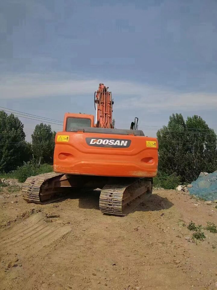 2022 Doosan DX225LC crawler excavator, rear view 2022 Doosan DX225LC crawler excavator, rear view