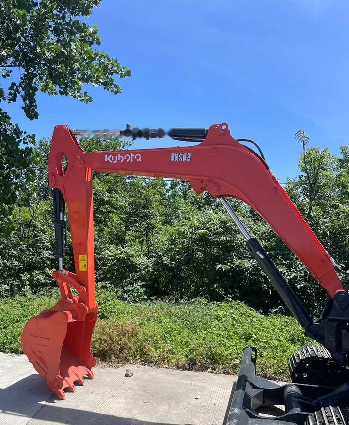 Kubota KX163 mini excavator boom and bucket side view