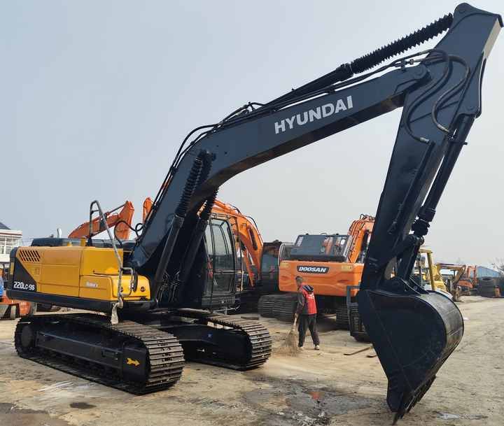 Escavadora de Lagartas Hyundai R220LC-9S de 2016 Escavadora de Lagartas Hyundai R220LC-9S de 2016