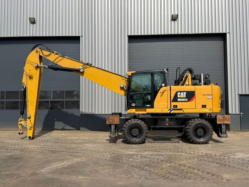 2019 Caterpillar MH3024 material handler, side view 2019 Caterpillar MH3024 material handler, side view