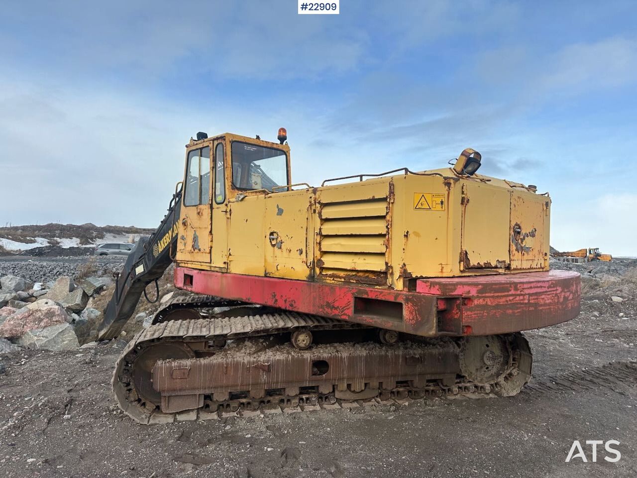 1985 Åkerman H14B crawler excavator, rear three-quarter view