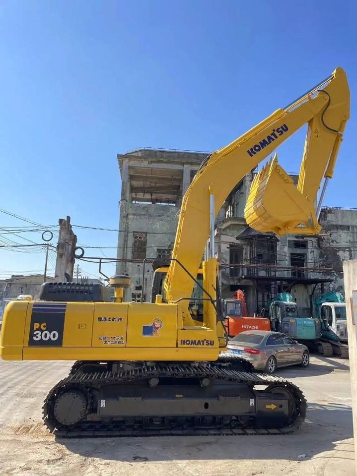 2020 Komatsu PC300 crawler excavator side view 2020 Komatsu PC300 crawler excavator side view