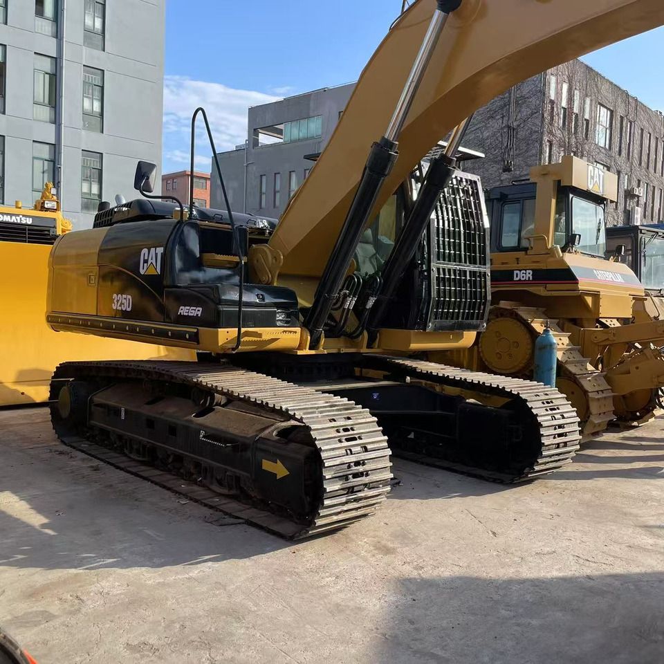 2022 Caterpillar 325D crawler excavator side view 2022 Caterpillar 325D crawler excavator side view