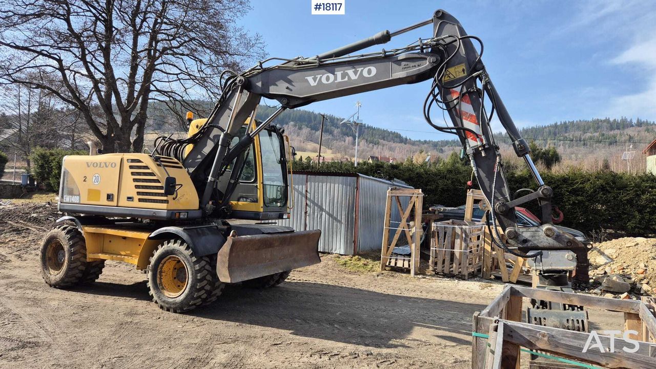 2005 Volvo EW140B wheel excavator side view 2005 Volvo EW140B wheel excavator side view