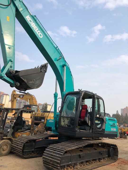 2009 Kobelco SK200-8 crawler excavator, side view 2009 Kobelco SK200-8 crawler excavator, side view