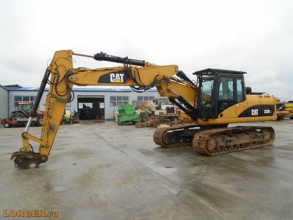 2008 Caterpillar 323D crawler excavator, side profile view