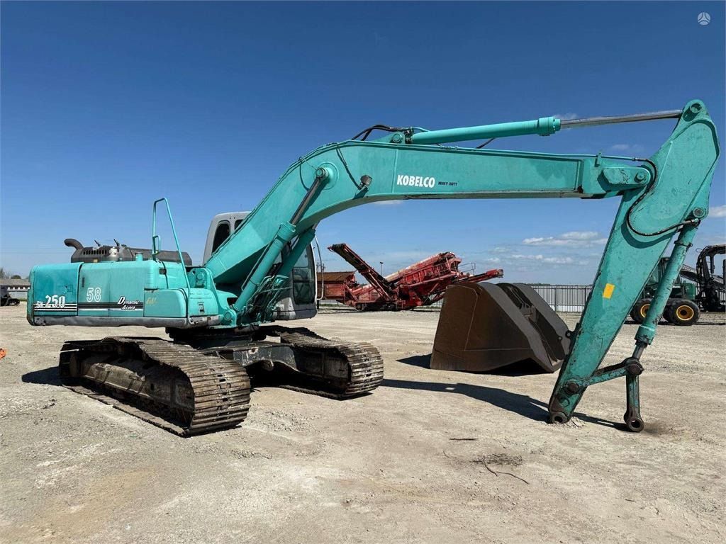 2001 Kobelco SK 250 NLC-6 crawler excavator, side view 2001 Kobelco SK 250 NLC-6 crawler excavator, side view