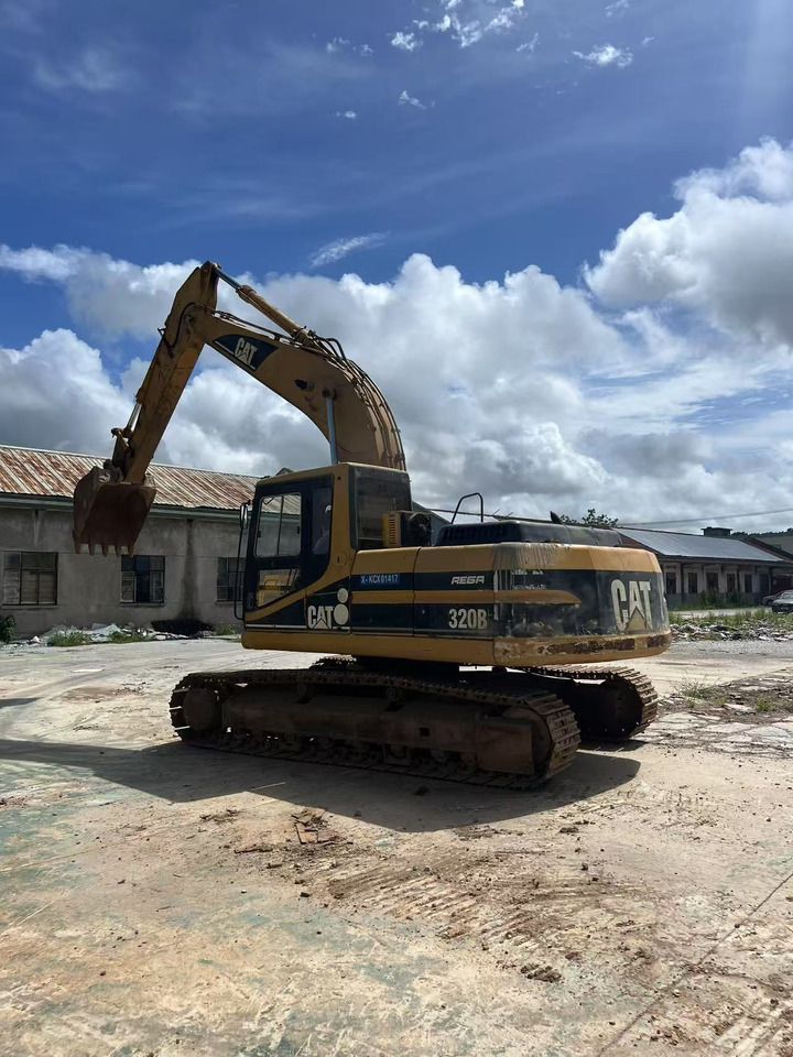 2020 Caterpillar 320B crawler excavator, rear three-quarter view 2020 Caterpillar 320B crawler excavator, rear three-quarter view