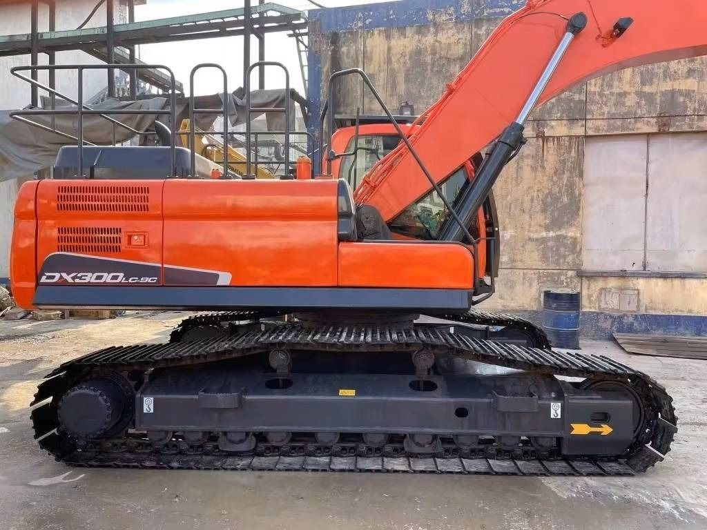 2022 Doosan DX300LC-9C excavator side view